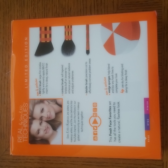 Real Techniques 4-piece Brush Set - Picture 2 of 3
